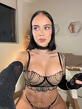 Snapshot of ValentinaMilann chatting on July 11, 2026, 12:24 am ValentinaMilann online show from July 11, 2026, 12:24 am
