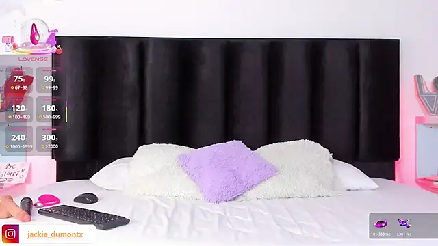 JackieDumont1 online show from November 7, 2025, 8:20 pm