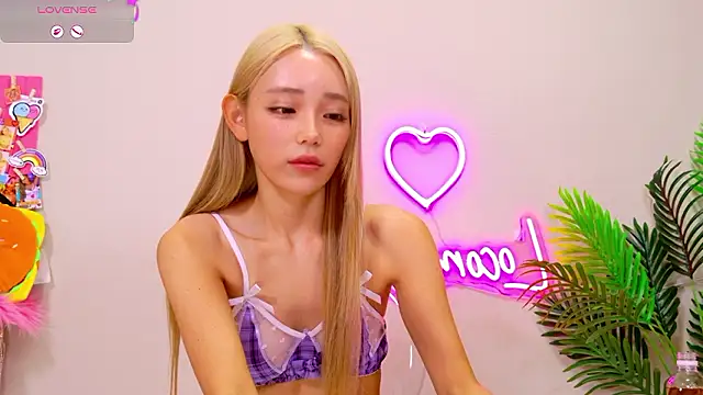 Snapshot of -LOCOMOCO- chatting on June 2, 2026, 10:39 am -LOCOMOCO- online show from June 2, 2026, 10:39 am