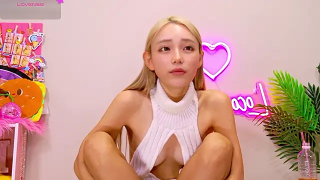 Snapshot of -LOCOMOCO- chatting on June 3, 2026, 10:29 am -LOCOMOCO- online show from June 3, 2026, 10:29 am