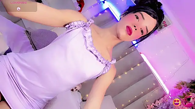 Nina Keyli online show from June 9, 2026, 9:04 pm