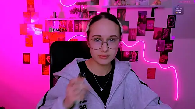 mona cloud online show from April 25, 2026, 7:11 pm