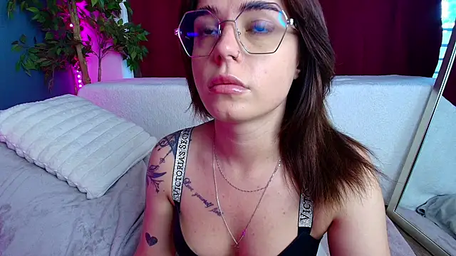 Snapshot of Perfect_Moans chatting on May 29, 2026, 4:10 am Perfect Moans online show from May 29, 2026, 4:10 am