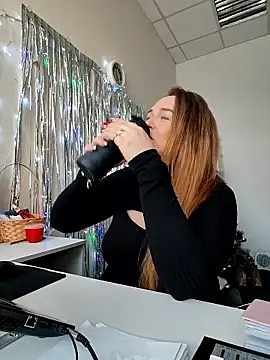 Juicy PeachLux online show from January 11, 2026, 6:51 am