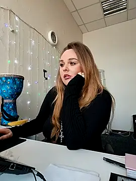 Juicy PeachLux online show from February 7, 2026, 8:40 am