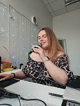 Juicy PeachLux online show from May 14, 2026, 11:28 am