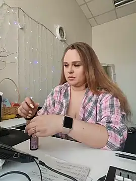 Juicy PeachLux online show from May 15, 2026, 7:37 am