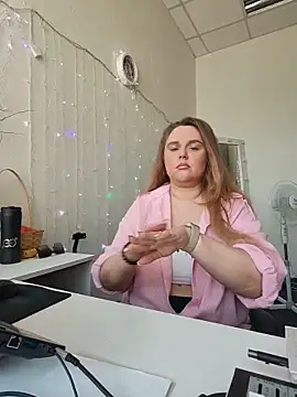 Juicy PeachLux online show from May 17, 2026, 7:39 am