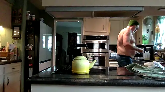 superbearboss online show from April 20, 2026, 4:32 pm