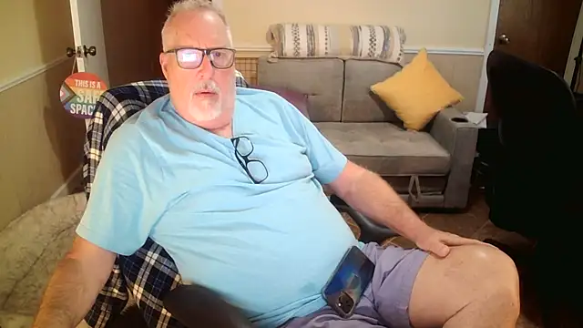 Snapshot of superbearboss chatting on June 8, 2026, 2:28 pm superbearboss online show from June 8, 2026, 2:28 pm