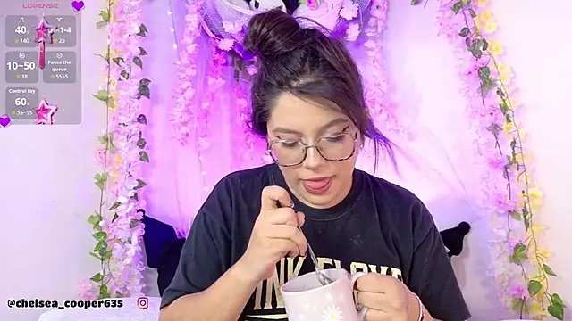 chelsea  coo online show from September 8, 2025, 9:03 pm