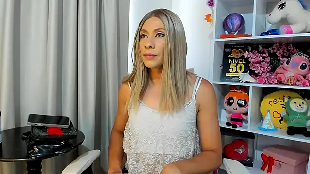 Snapshot of davinaclaire chatting on July 12, 2026, 6:43 pm davinaclaire online show from July 12, 2026, 6:43 pm