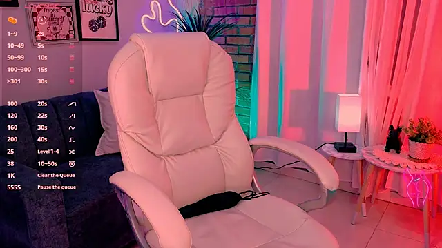 beautifulchleo online show from October 1, 2025, 1:22 am