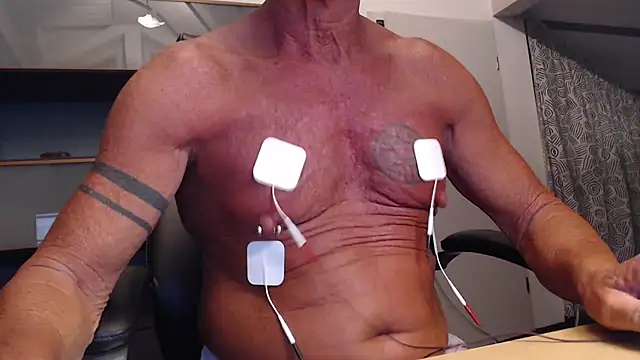 Snapshot of munichrubber chatting on March 11, 2025, 12:33 am munichrubber online show from March 11, 2025, 12:33 am