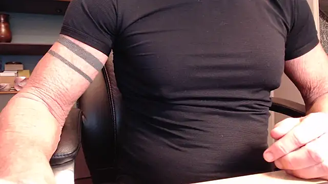 Snapshot of munichrubber chatting on November 9, 2025, 4:16 pm munichrubber online show from November 9, 2025, 4:16 pm