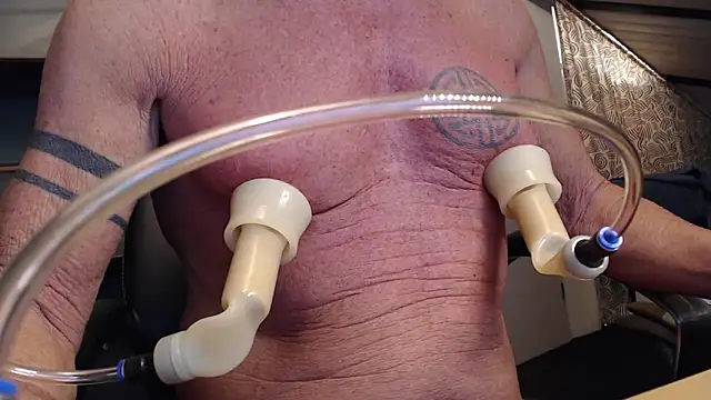 Snapshot of munichrubber chatting on November 24, 2025, 5:56 pm munichrubber online show from November 24, 2025, 5:56 pm