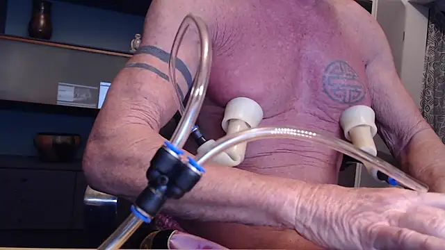 Snapshot of munichrubber chatting on December 1, 2025, 6:02 pm munichrubber online show from December 1, 2025, 6:02 pm