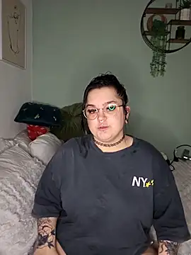 Saucy-Serenity online show from February 21, 2026, 7:59 pm