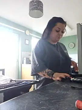 Saucy-Serenity online show from April 11, 2026, 2:21 pm