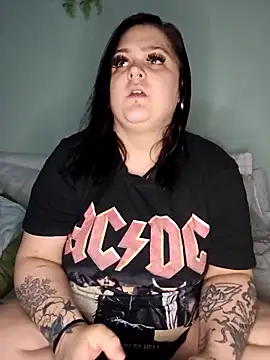 Saucy-Serenity online show from April 15, 2026, 7:58 pm