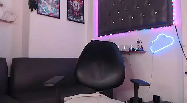 Monkey uchiha777 online show from March 17, 2025, 7:37 pm