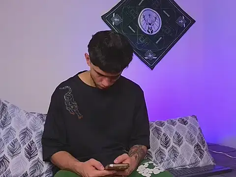 samevansx  online show from September 18, 2025, 2:52 pm