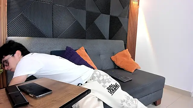 troy rouge online show from March 12, 2025, 7:06 pm