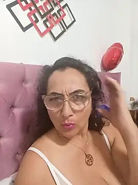 Snapshot of AlessandraLeroy chatting on April 18, 2026, 2:26 am AlessandraLeroy online show from April 18, 2026, 2:26 am