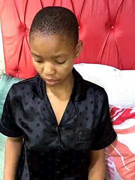 Snapshot of BondiBitch chatting on October 1, 2025, 9:04 am BondiBitch online show from October 1, 2025, 9:04 am