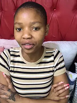 Snapshot of BondiBitch chatting on October 6, 2025, 7:00 pm BondiBitch online show from October 6, 2025, 7:00 pm