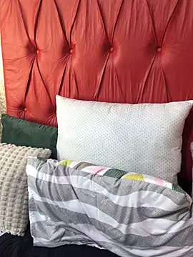 Snapshot of BondiBitch chatting on October 7, 2025, 9:28 am BondiBitch online show from October 7, 2025, 9:28 am