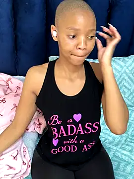 Snapshot of BondiBitch chatting on November 8, 2025, 1:44 pm BondiBitch online show from November 8, 2025, 1:44 pm