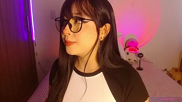 Oliviargf online show from August 3, 2026, 1:27 pm