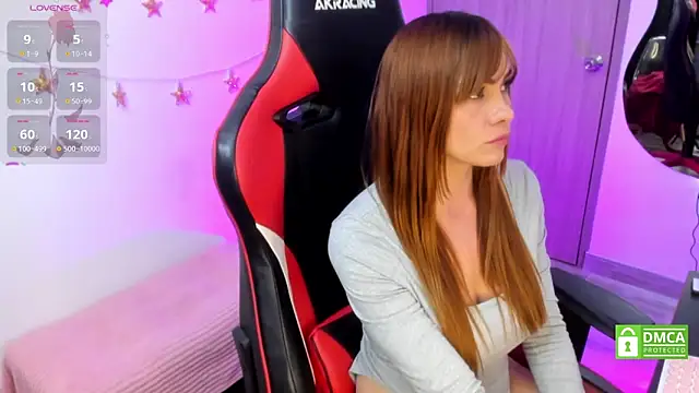 Snapshot of LindaSilverstone chatting on September 9, 2025, 1:05 am LindaSilverstone online show from September 9, 2025, 1:05 am