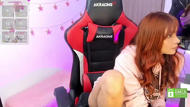 Snapshot of LindaSilverstone chatting on October 15, 2025, 12:00 am LindaSilverstone online show from October 15, 2025, 12:00 am