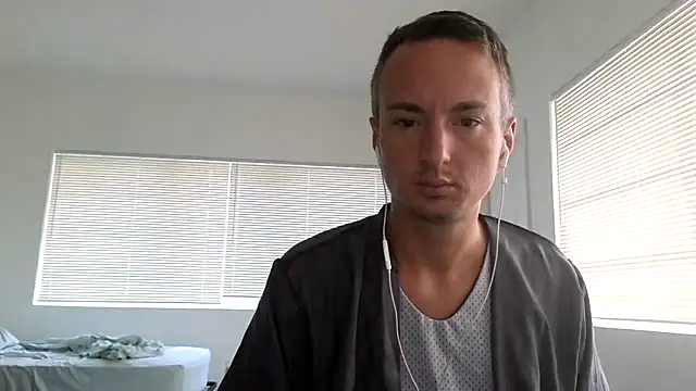 Snapshot of TheDaddy005 chatting on March 31, 2026, 1:33 pm TheDaddy005 online show from March 31, 2026, 1:33 pm