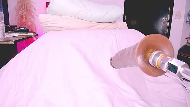 lucia-233 online show from November 8, 2025, 8:40 pm