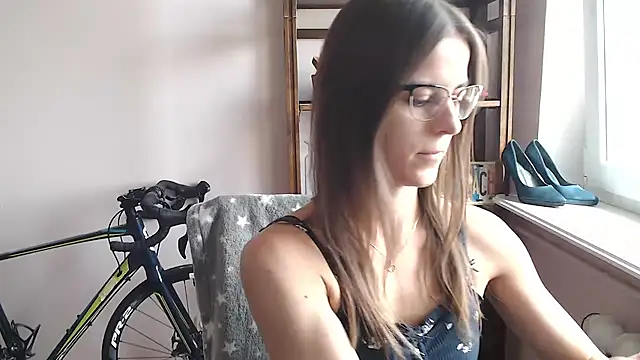 Snapshot of love_megi chatting on June 2, 2026, 1:24 pm love megi online show from June 2, 2026, 1:24 pm