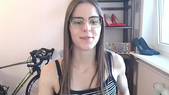 Snapshot of love_megi chatting on June 14, 2026, 6:43 pm love megi online show from June 14, 2026, 6:43 pm