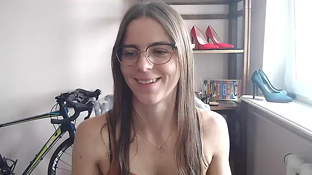 Snapshot of love_megi chatting on June 16, 2026, 1:36 pm love megi online show from June 16, 2026, 1:36 pm