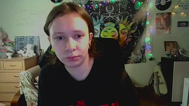 Snapshot of Lil_foxxx chatting on September 10, 2025, 10:37 am Lil foxxx online show from September 10, 2025, 10:37 am