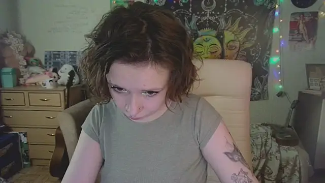 Snapshot of Lil_foxxx chatting on October 1, 2025, 12:44 pm Lil foxxx online show from October 1, 2025, 12:44 pm