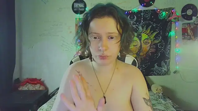 Snapshot of Lil_foxxx chatting on November 5, 2025, 10:26 am Lil foxxx online show from November 5, 2025, 10:26 am