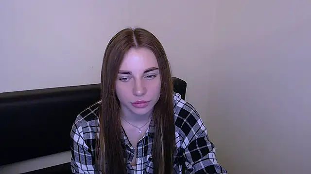 MiaDari  online show from March 7, 2025, 3:07 pm