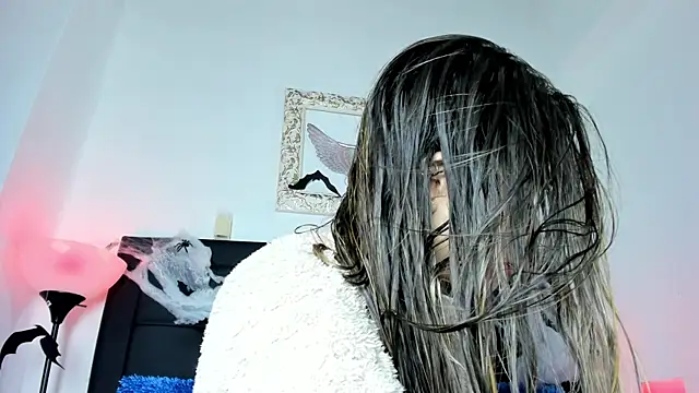 Lola Blondie online show from October 7, 2025, 12:24 pm