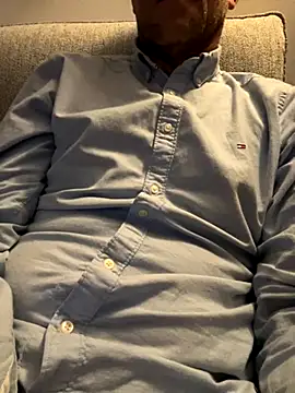 Snapshot of Simon_76 chatting on October 8, 2025, 8:17 pm Simon 76 online show from October 8, 2025, 8:17 pm