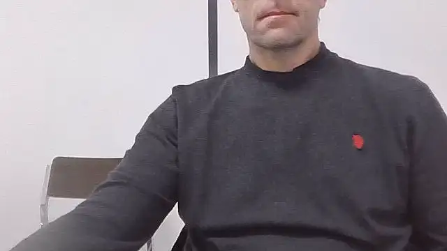 Snapshot of Simon_76 chatting on November 10, 2025, 4:50 pm Simon 76 online show from November 10, 2025, 4:50 pm