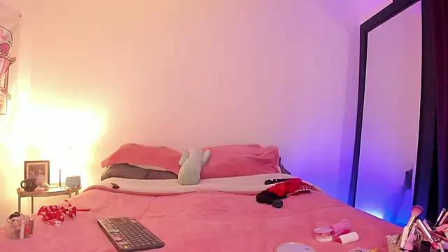 Alessamoth online show from March 18, 2026, 11:52 pm