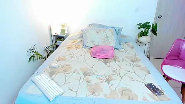 Snapshot of roxy_hell chatting on February 20, 2026, 8:31 pm roxy hell online show from February 20, 2026, 8:31 pm