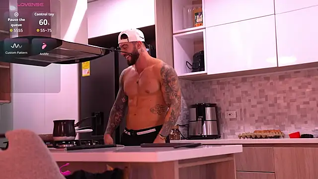 OLIVER COLT online show from September 11, 2025, 12:22 am